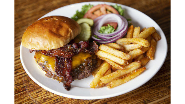 Oskaloosa restaurant is named for having Iowa’s Best Burger