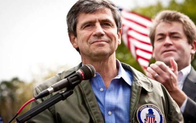 Democratic presidential candidate Sestak campaigns in Mason City, Thompson